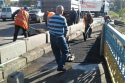 Одесские коммунальщики провели текущий ремонт путепровода возле автовокзала