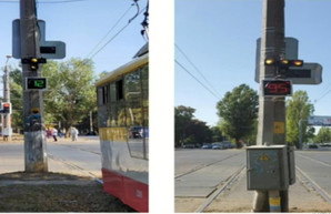 В Одессе начал работать «умный» светофор, который пропускает трамваи