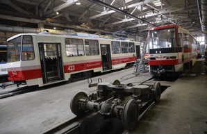 В трамвайном депо Запорожья завершают сборку двух новых трамваев (ФОТО)