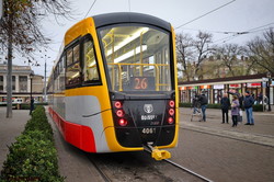 Первый в Одессе трехсекционный трамвай уже начал возить пассажиров (ФОТО, ВИДЕО)