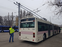 В Запорожье снова на линии начали работать троллейбусы-«гармошки»