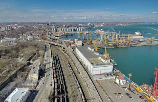 Одесский морской торговый порт стал меньше платить за землю в бюджет города