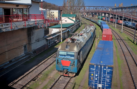 Из порта Пивденный под Одессой в Чернигов запустили контейнерный поезд