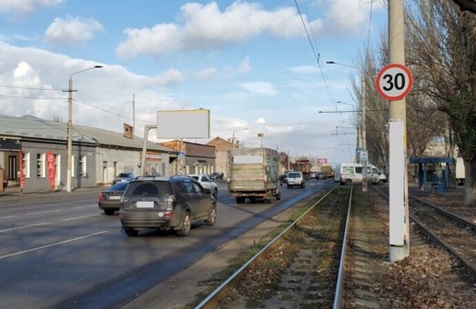 На улицах Одессы установили новые дорожные знаки