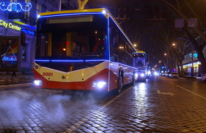 По Одессе проедет парад новогодних троллейбусов