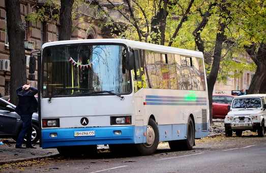 Одесский припортовый завод ищет перевозчика для доставки рабочих