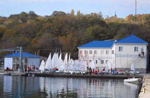 Черноморский яхт-клуб в Одессе продавать пока не будут