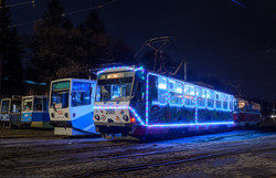 В Каменском по городу курсирует новогодний трамвай