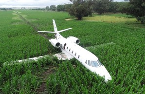В Аргентине небольшой пассажирский самолет совершил аварийную посадку