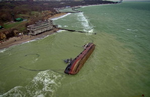 Кораблекрушение в Одессе: когда с пляжа уберут затонувший танкер