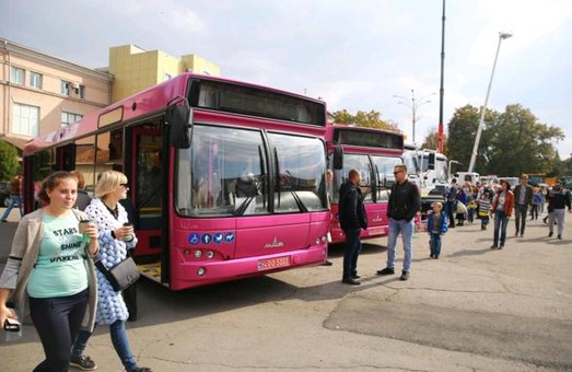 Проезд в коммунальных автобусах Кременчуга будет стоить 2 гривны