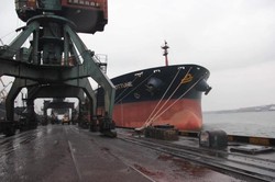 В порту Пивденный под Одессой одновременно загружают три крупных судна типа «кейпсайз»