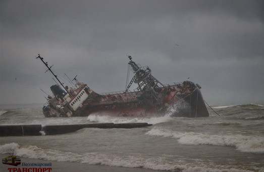 Водолазы обследовали затонувший танкер «Delfi» и разработали рекомендации по его эвакуации с одесского пляжа «Дельфин»