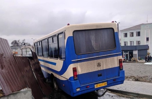 В Каменском водитель автобуса умер за рулем