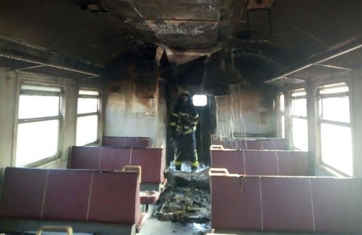 В Киеве на Борщаговке загорелся вагон электрички