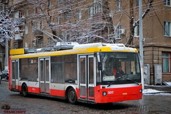 Несмотря на ураган и снегопад, одесские трамваи и троллейбусы работают в нормальном режиме (ФОТО)