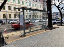 В Одессе ремонтируют тротуары на улице Нежинской
