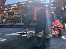 В аэропорту Одессы снова начал работу магистральный бетоноукладчик «Gomaco GP4»