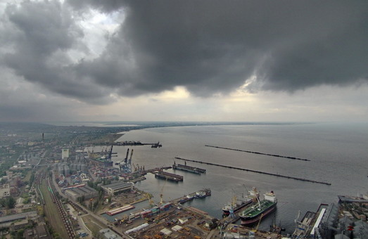 Из-за непогоды в Одесском порту ограничили операции с зерновыми