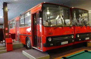 В Братиславе из кузовов старых автобусов «Ikarus» создали модное кафе