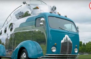 Американец построил самый необычный в мире двухэтажный автобус