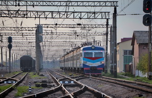 Одесские железнодорожники отремонтировали стрелочный перевод на станции Усатово