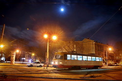 Одесские трамваи вечером под луной (ФОТО)