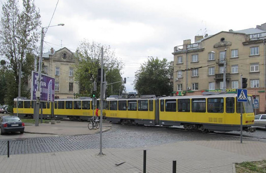 Во Львове на одном из маршрутов снова курсируют системы из двух трамвайных вагонов