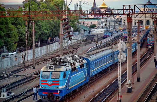 Из-за кражи кабеля под Одессой задержались семь пассажирских поездов