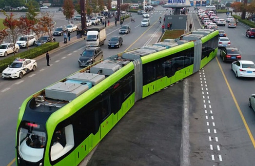 В 20 городах мира планируют испытать безрельсовый трамвай, который работает на солнечной энергии