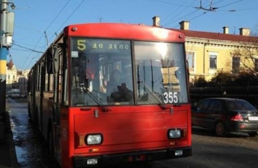В Черновцах из-за вспышки коронавируса остановился весь общественный транспорт