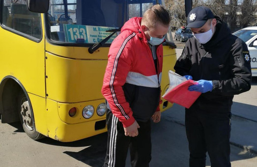 В Одессе и других городах Украины создают оперативные группы Нацполиции, которые будут контролировать, сколько пассажиров перевозят в общественном транспорте