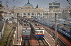 Одесский транспорт на карантине: забитый поездами вокзал и пустые автостанции (ФОТО)