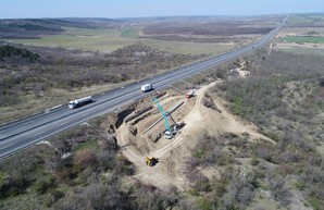 Дорогу Одесса - Киев укрепляют от оползней (ФОТО)