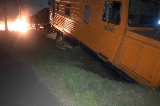 Авария на железной дороге в Одессе: поезд сошел с рельсов и загорелся (ВИДЕО)