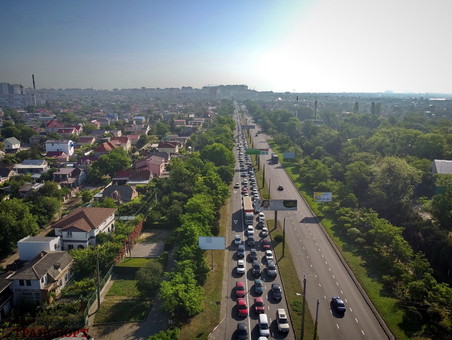 Автомобильные пробки с поселка Котовского: что с ними делать
