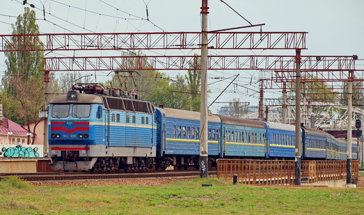 Пассажирские поезда из Украины в Россию ходить не будут