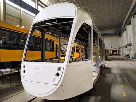 Украинский производитель показал сборку своего первого низкопольного трамвая