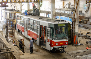 В Каменское привезли подержанные трамваи "Татра-Т6А5" из Праги (ФОТО)