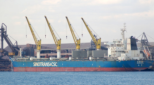 Порт Южный под Одессой массово обрабатывает грузовые суда класса "кейпсайз"