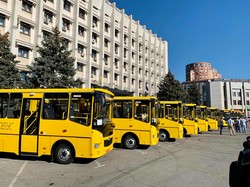 Одесская область получила 12 новых школьных автобусов