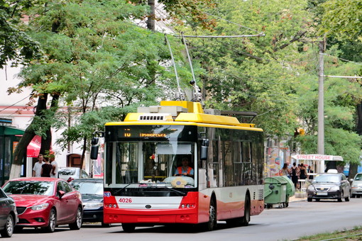 В Одессе два маршрута троллейбуса и три маршрута автобуса изменили свою трассу