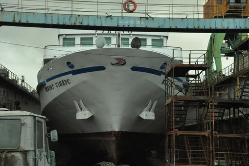 В Одессе на судоремонтном заводе "Украина" ремонтируют пассажирский речной лайнер