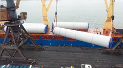 В порту Южный разгружают огромные ветрогенераторы (ФОТО, ВИДЕО)