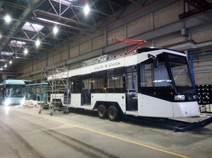 На заводе "Эталон" показали сборку своего первого трамвая