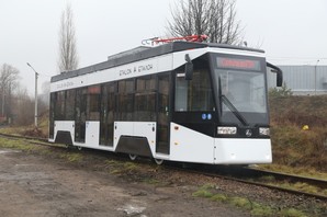 Первый трамвай завода "Эталон" поставили на рельсы (ФОТО)