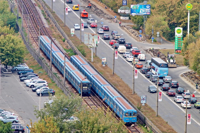 В Киеве покупают 10 новых поездов метро: 5 из них будут с проходом между вагонами
