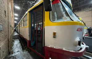 В Одессе ремонтируют поврежденные во время непогоды трамваи (ФОТО)
