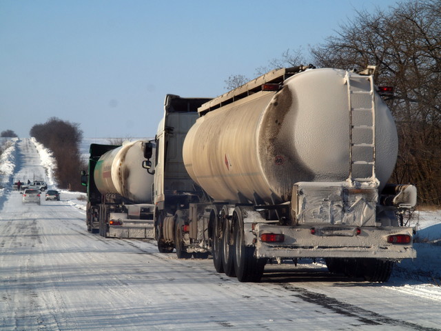 Автотрассы в Киевской области закрыли для грузовиков, в том числе дорогу на Одессу