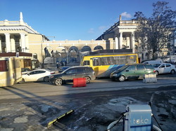 В Одессе изменили схему движения по Старосенной площади (ФОТО, ВИДЕО)